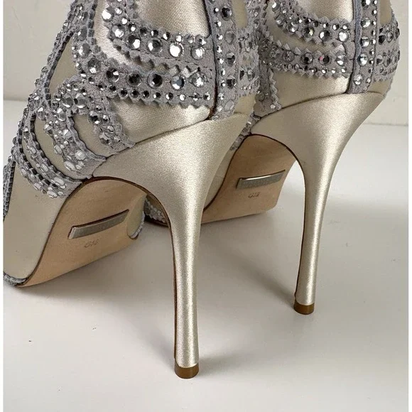 Badgley Mischka "Rouge" Heels Women's Size 6 1/2 Ivory Embellished Formal Pumps - Picture 7 of 14